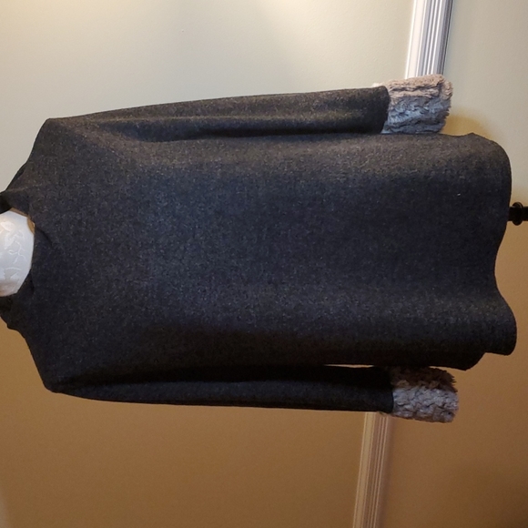 Faux Fur trim sweater L - Picture 1 of 6